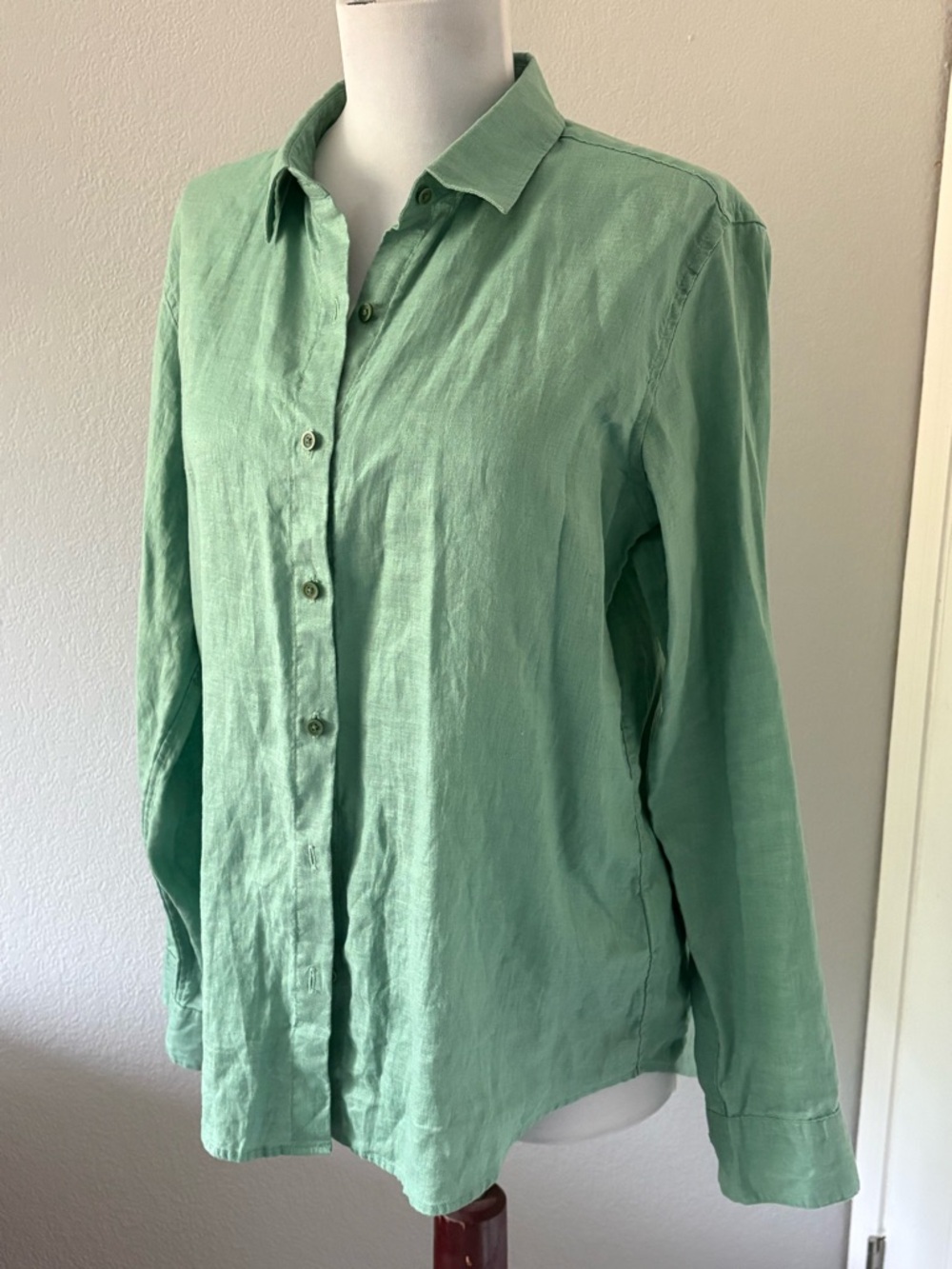 Uniqlo sage green linen blend button down shirt size S